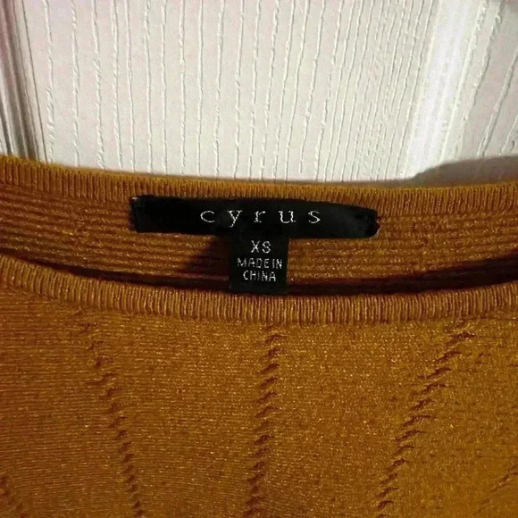 Cyrus Mustard Yellow sweater - Picture 3 of 4